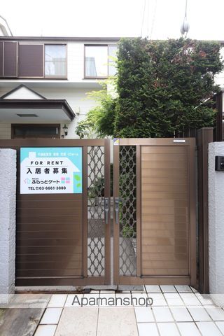 ハウスサイドの玄関写真