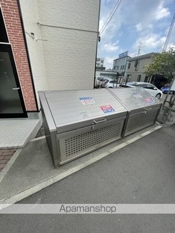 レオパレスW WESTの玄関写真