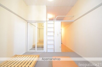 レオパレスアイビー倉敷[1K/20.42m2]のリビング・居間1
