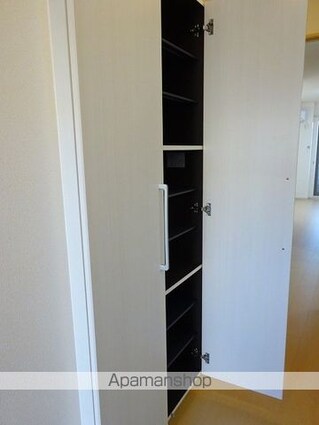 カーサ　アルベロディピノＢ[1K/34.15m2]の玄関