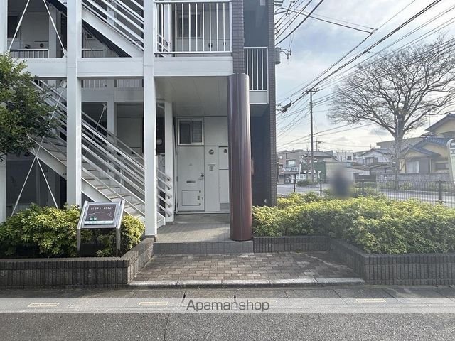 レオパレスサントーヨーの玄関写真