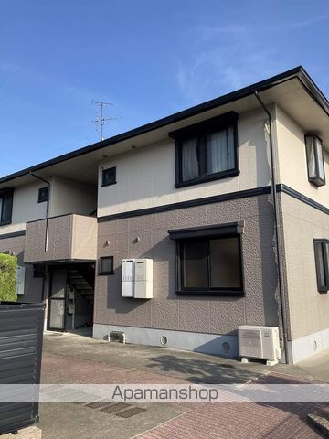 ハイカムール新居の外観写真