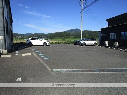 グレイシャス[1LDK/41.8m2]の駐車場