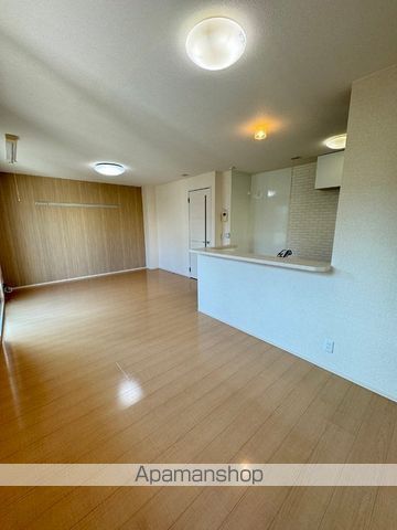 リビングタウン鳴滝Bの内装写真