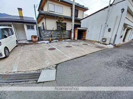 プチメゾン小林[1R/23m2]の駐車場