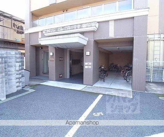 本間御池ハイツの玄関写真