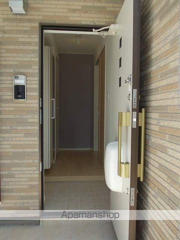 パーク アクシスEAST Dの玄関写真