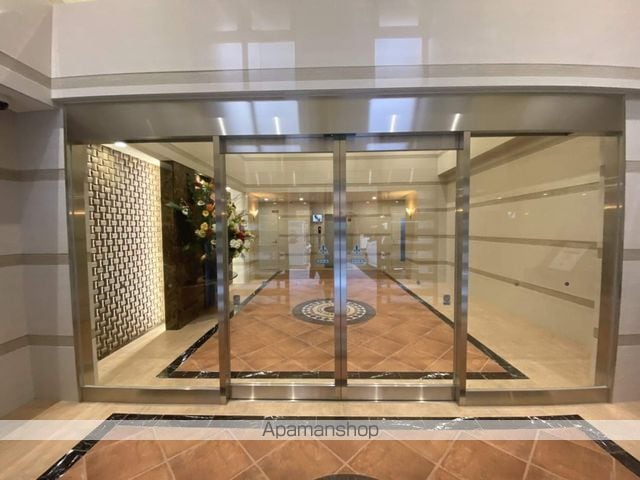 LUXE布施駅前の玄関写真
