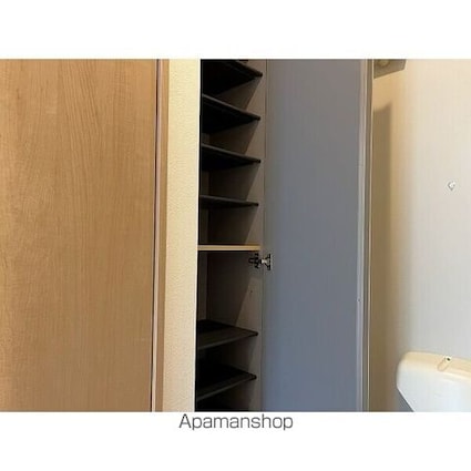 ＡＶＥＮＵＥ　Ｂ[1K/33.81m2]の玄関3