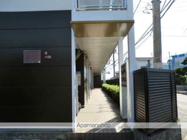 レオパレスプランタン参番館の玄関写真