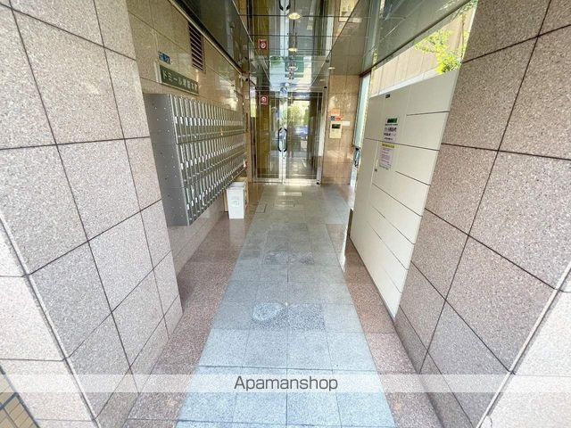 ドミール堺筋本町の玄関写真
