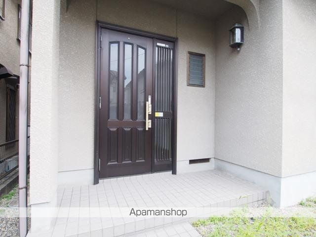 国分1丁目戸建の玄関写真