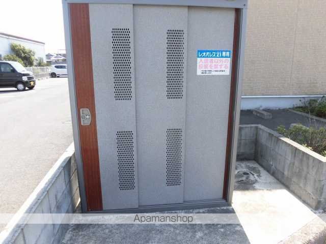 レオパレスウェストヴィラージュの玄関写真
