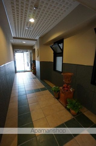 シティ ウェストの玄関写真