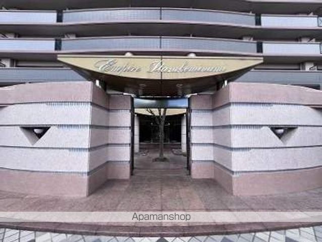 アンピール板付南の玄関写真