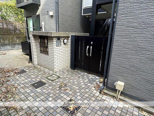 レオパレスルミエール 駒場東大の玄関写真