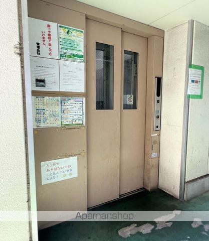 初芝マンションの玄関写真
