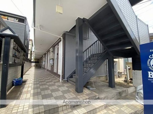 レジデンス西中央の玄関写真