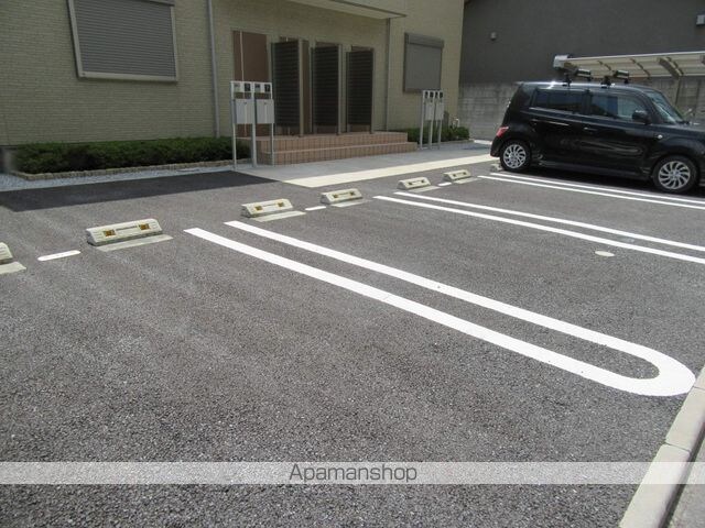東京都立川市錦町３丁目[1LDK/48.75m2]の駐車場