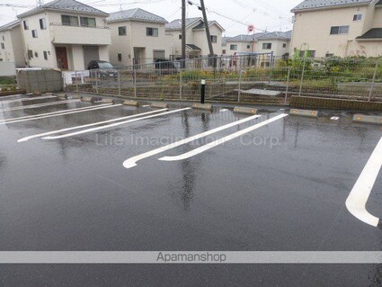 アベニールⅠ[1LDK/42m2]の駐車場2