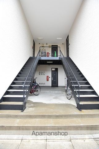 ロイヤルパレスの玄関写真