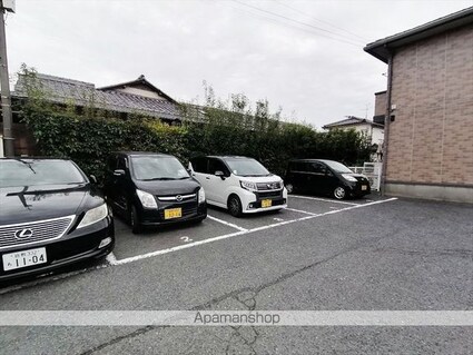ファミールワカサ[1LDK/42.11m2]の駐車場
