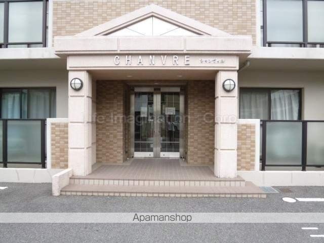 シャンヴィルI番館の玄関写真