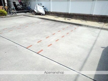 ジェルメ元中野[2LDK/56.47m2]の駐車場