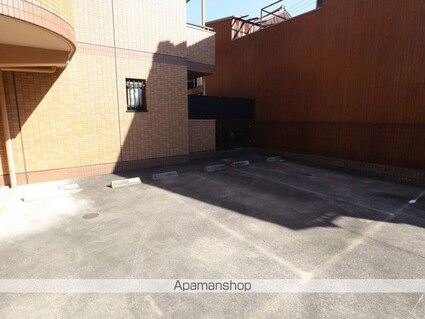 リベルテ北山[1K/24m2]の駐車場