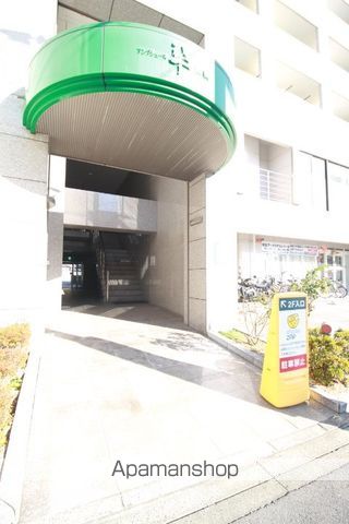 アンブシュール京橋の玄関写真