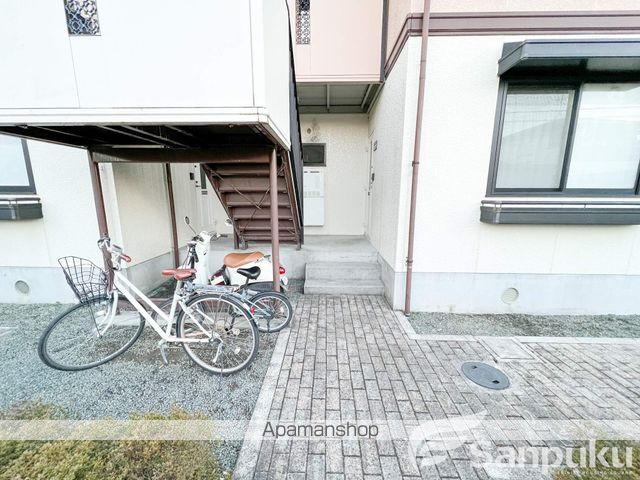 ハイブリッジB棟の玄関写真