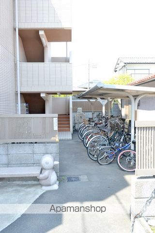 Blue Sky B棟の玄関写真