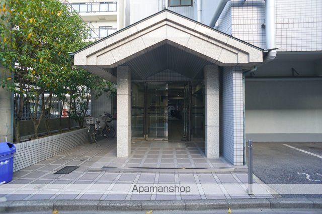 キャピタル新大宮の玄関写真