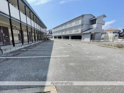 レオパレス南彦根Ⅱ番館[1K/23.18m2]の駐車場2