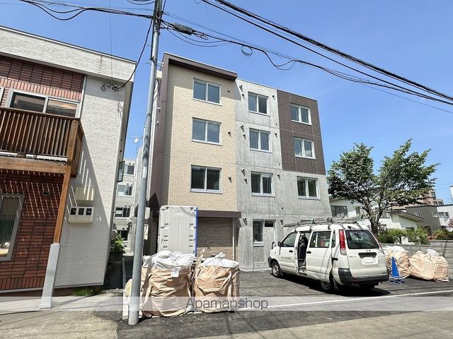 エアフォルク学園前の外観写真