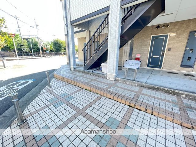 リバーサイド金岡III番館の玄関写真