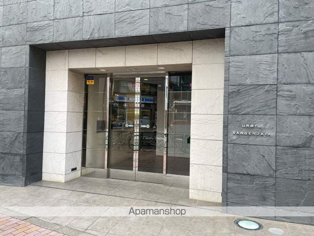 アーバイル三軒茶屋の玄関写真