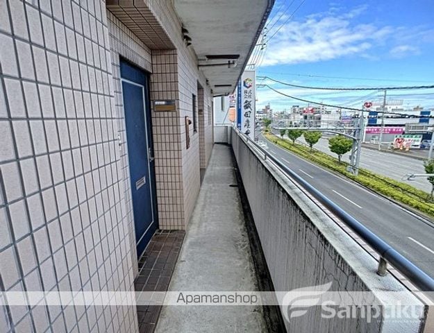 西田ビルの玄関写真