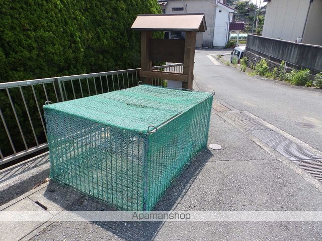 ウッドヴィレッジIC棟の玄関写真