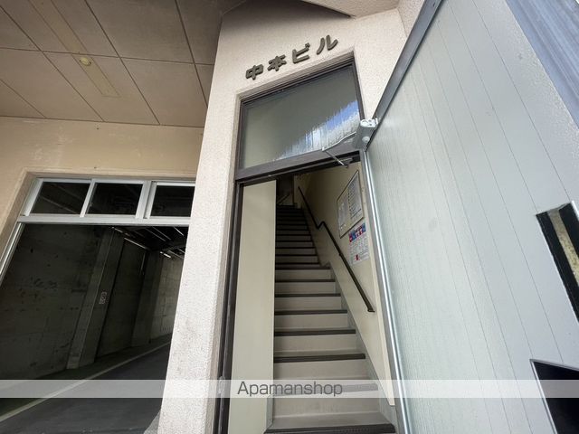 中本ビルの玄関写真