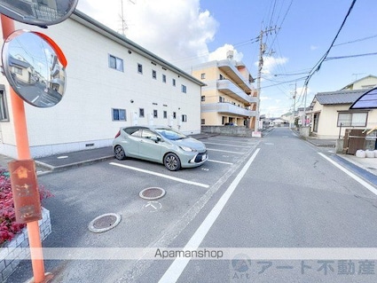 バリュージュ生石　Ｂ棟[3DK/56.65m2]の駐車場1