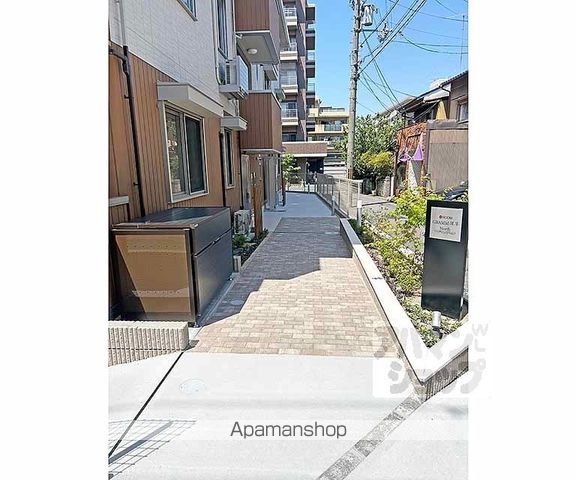 GRAMM深草 NORTHの玄関写真