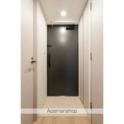コンフォリア・リヴ渋谷本町[2LDK/44.07m2]の玄関