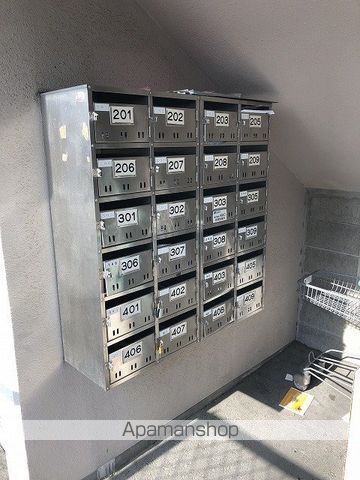 あいビル本町の玄関写真