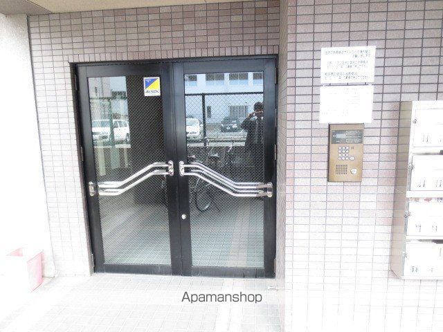 いのうビルの玄関写真