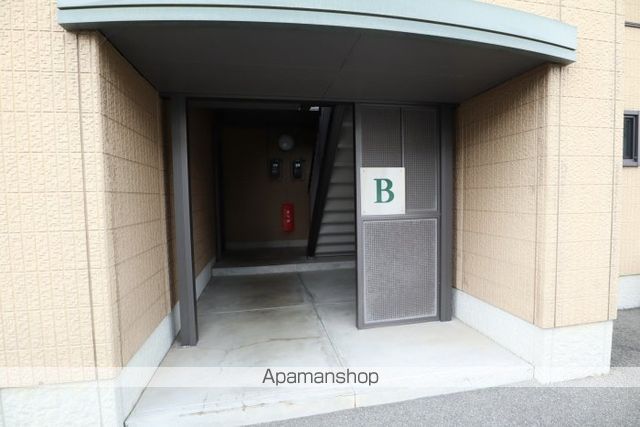 グリーンヴィレッジ B棟の玄関写真