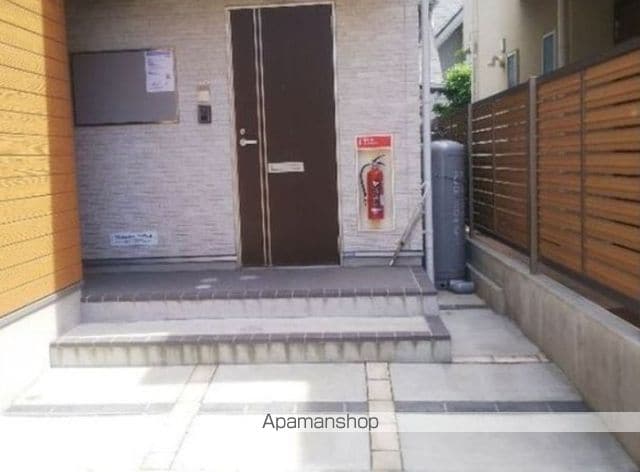 WALEA明大前の玄関写真