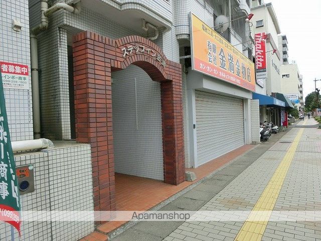 ステップイン金満の外観写真