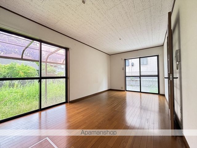 名張市 2階建 築30年の内装写真