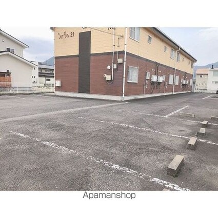 Ｓｕｒｐｌｕｓ２１[2DK/44.2m2]の駐車場